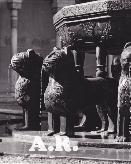 Catala Roca Patio Leones cerca.jpg